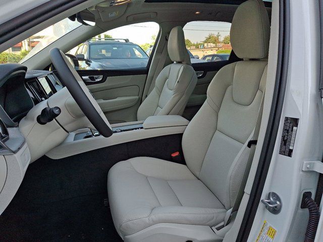 2025 Volvo XC60 Plus