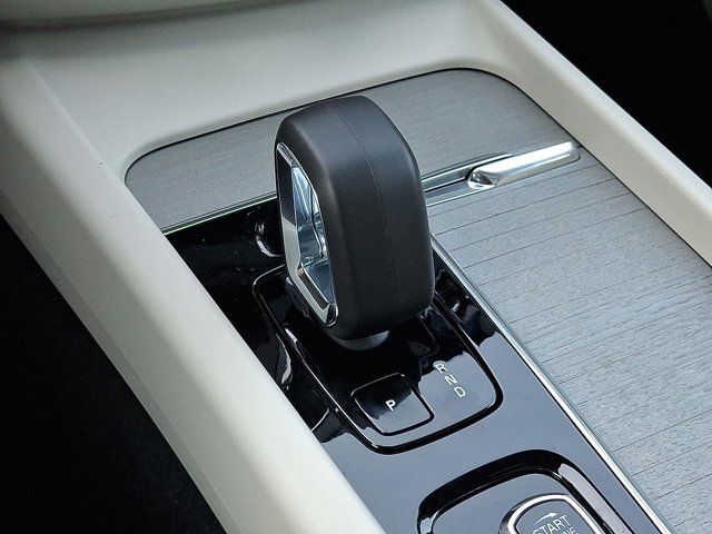 2025 Volvo XC60 Plus