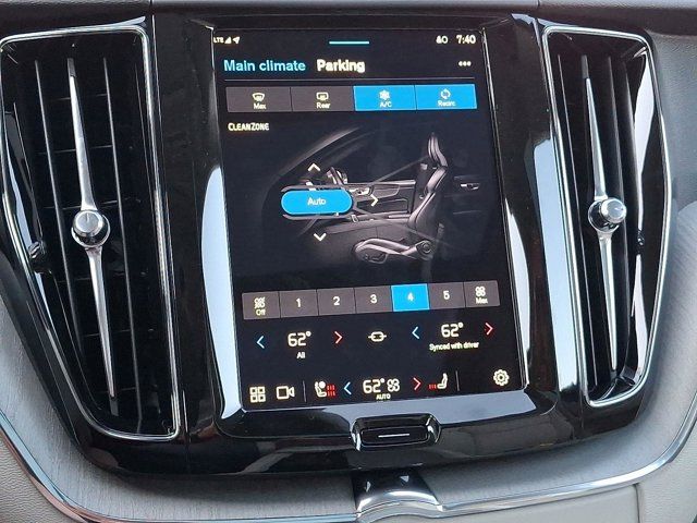 2025 Volvo XC60 Plus