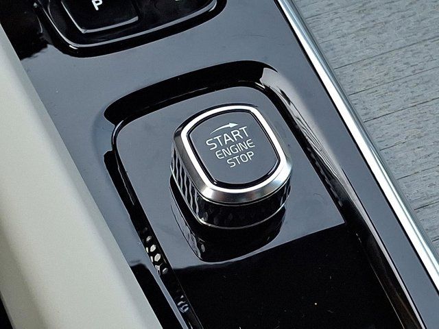 2025 Volvo XC60 Plus