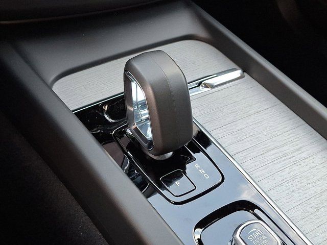 2025 Volvo XC60 Plus