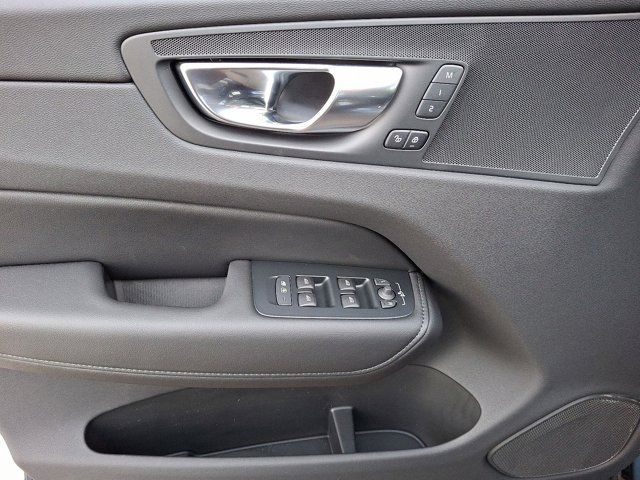 2025 Volvo XC60 Plus