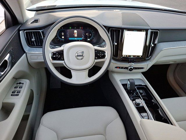 2025 Volvo XC60 Plus