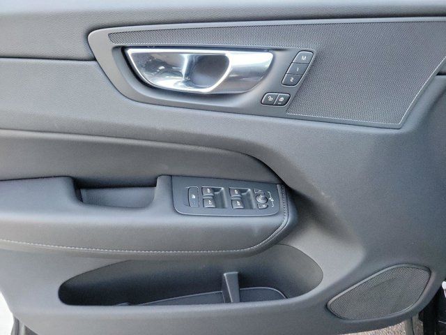 2025 Volvo XC60 Core