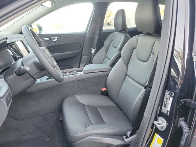 2025 Volvo XC60 Core