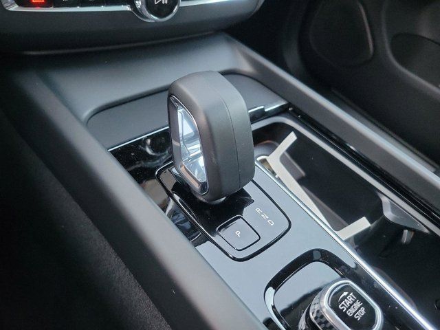 2025 Volvo XC60 Core