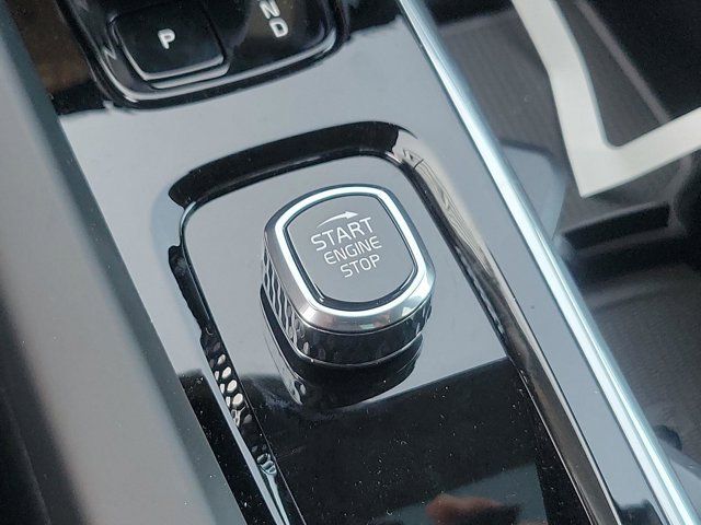 2025 Volvo XC60 Core