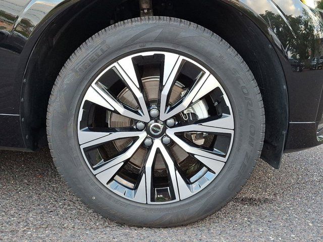 2025 Volvo XC60 Core