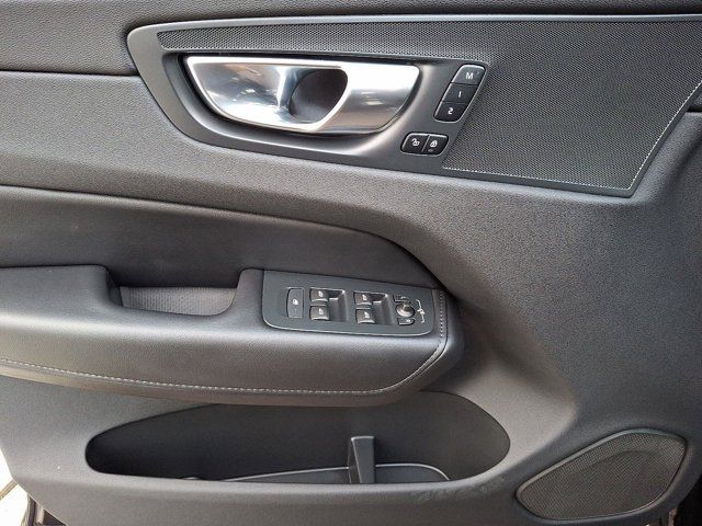 2025 Volvo XC60 Core
