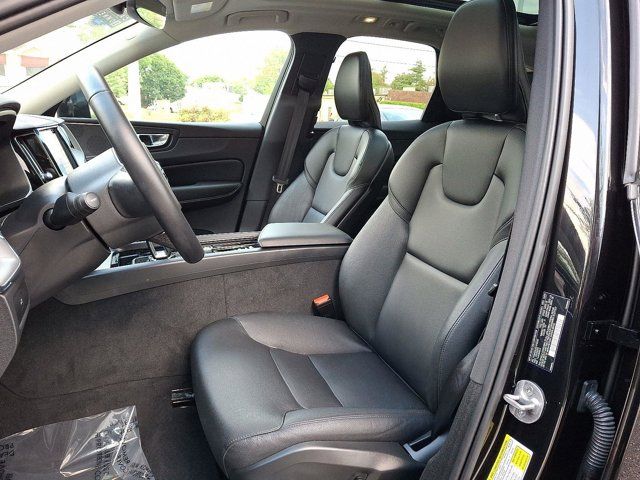 2025 Volvo XC60 Core