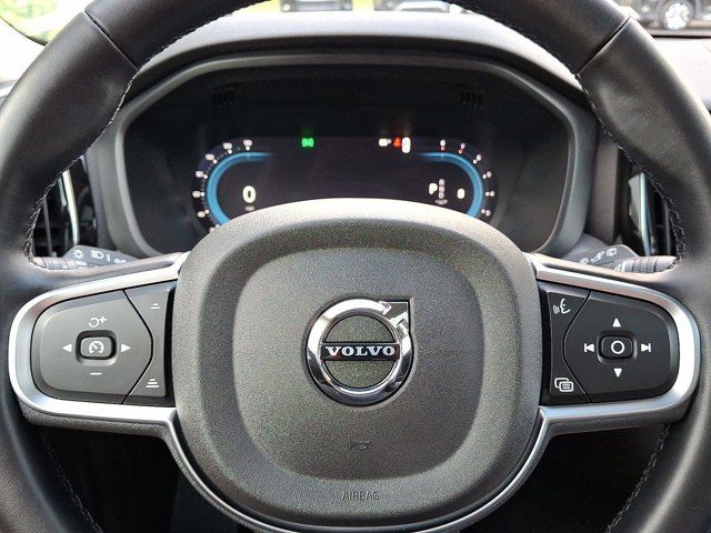 2025 Volvo XC60 Core