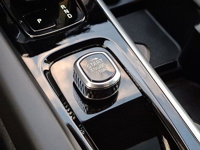 2025 Volvo XC60 Core