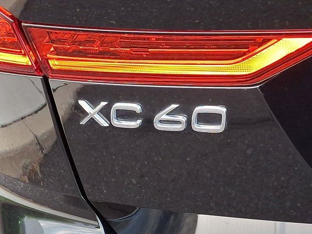 2025 Volvo XC60 Core