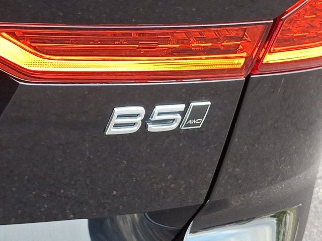2025 Volvo XC60 Core