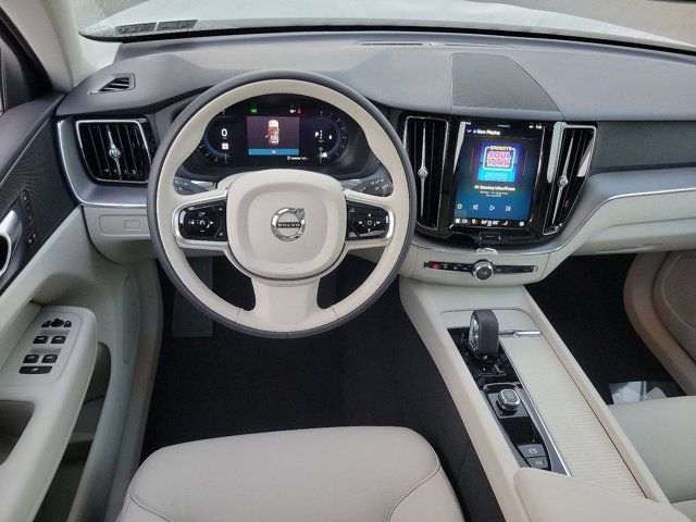 2025 Volvo XC60 Core