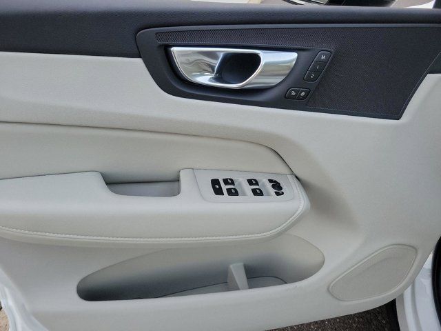 2025 Volvo XC60 Core