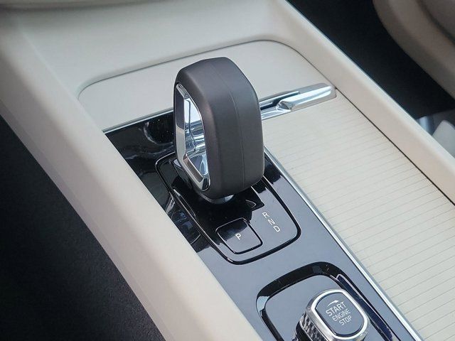 2025 Volvo XC60 Core