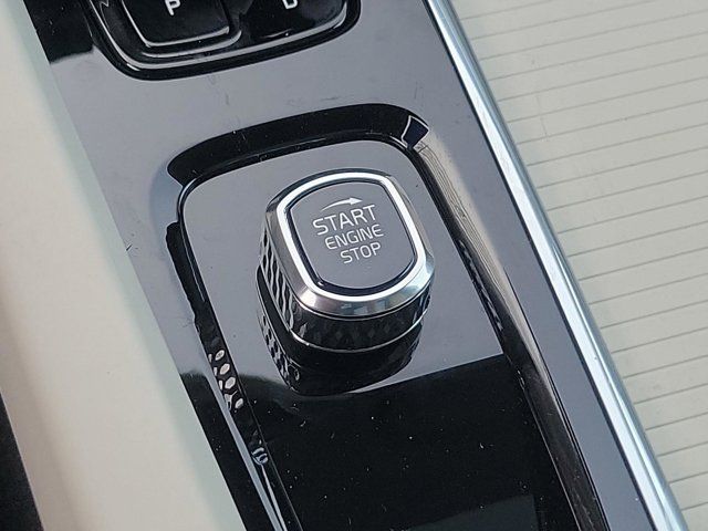 2025 Volvo XC60 Core