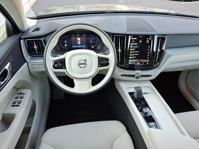 2025 Volvo XC60 Core