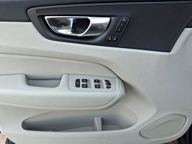 2025 Volvo XC60 Core