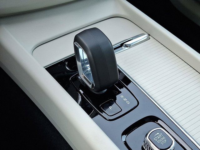2025 Volvo XC60 Core