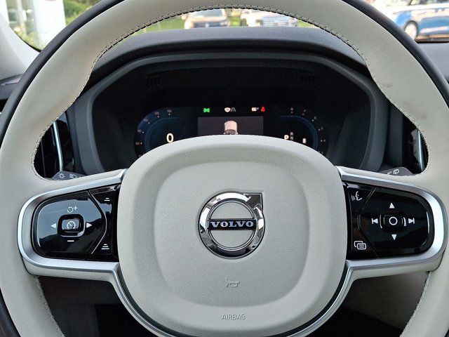 2025 Volvo XC60 Core
