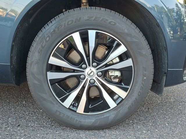 2025 Volvo XC60 Core