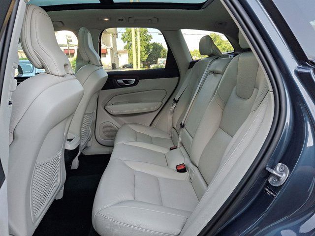 2025 Volvo XC60 Core