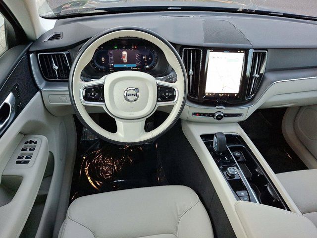 2025 Volvo XC60 Core