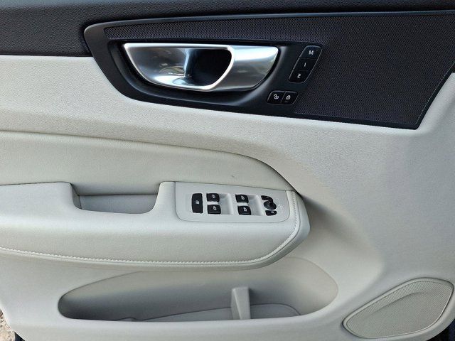 2025 Volvo XC60 Core