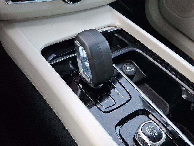 2025 Volvo XC60 Core