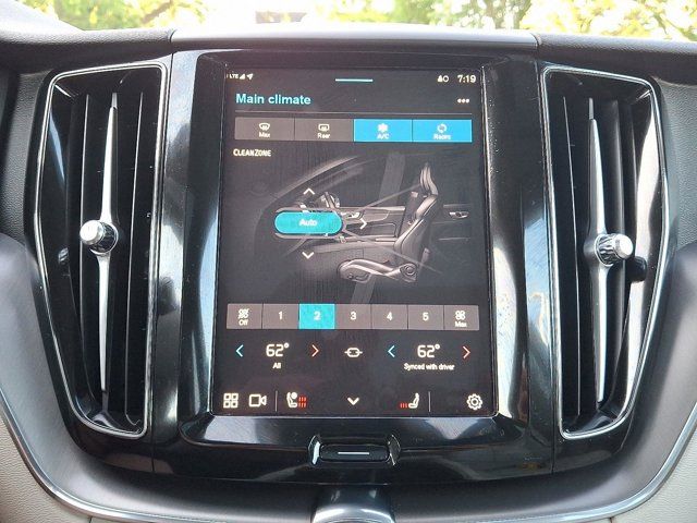 2025 Volvo XC60 Core
