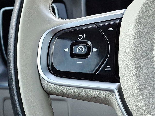 2025 Volvo XC60 Core