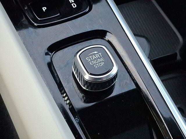 2025 Volvo XC60 Core