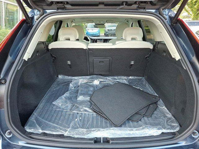 2025 Volvo XC60 Core