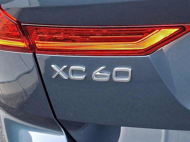 2025 Volvo XC60 Core