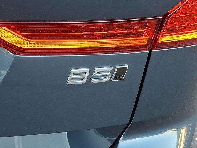 2025 Volvo XC60 Core
