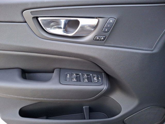 2025 Volvo XC60 Plug-In Hybrid Plus