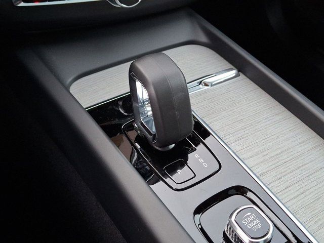 2025 Volvo XC60 Plug-In Hybrid Plus