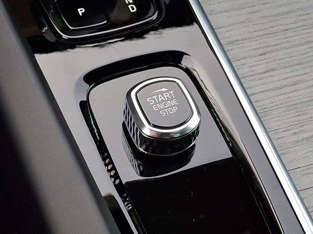 2025 Volvo XC60 Plug-In Hybrid Plus