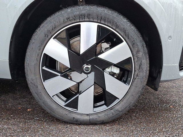2025 Volvo XC60 Plug-In Hybrid Plus