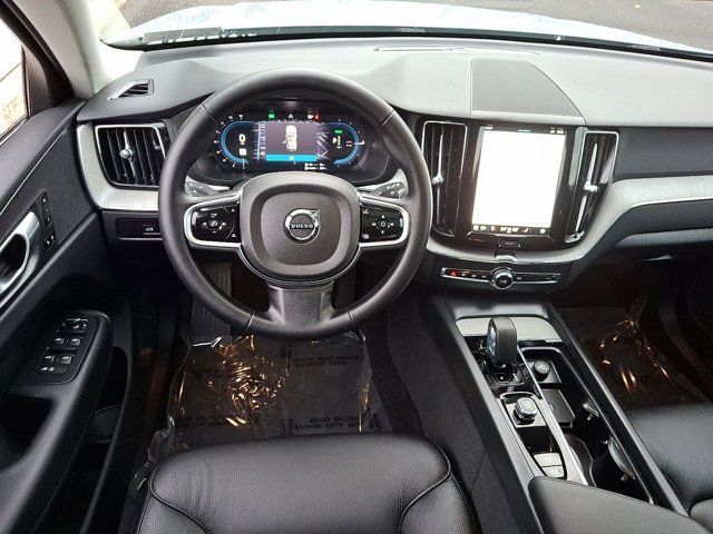 2025 Volvo XC60 Plug-In Hybrid Plus