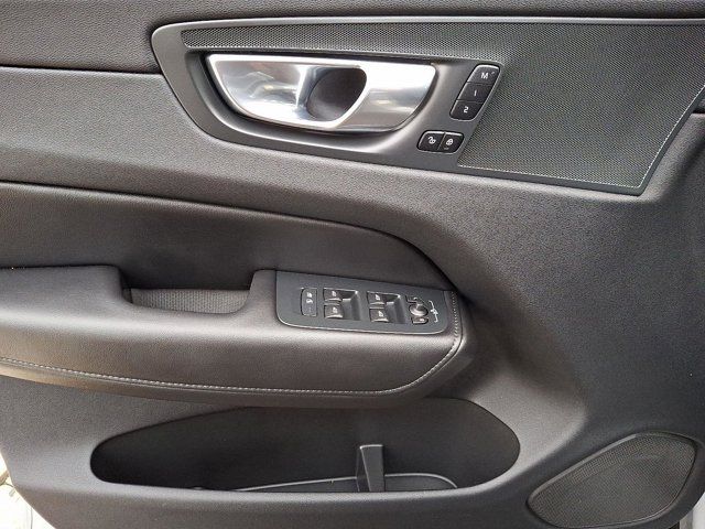 2025 Volvo XC60 Plug-In Hybrid Plus