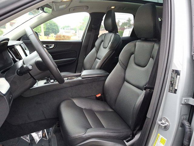 2025 Volvo XC60 Plug-In Hybrid Plus