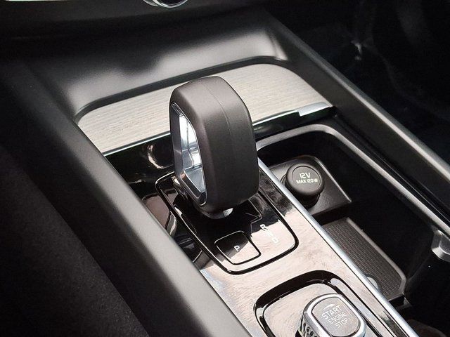 2025 Volvo XC60 Plug-In Hybrid Plus