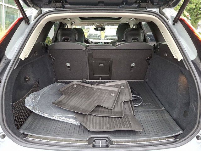 2025 Volvo XC60 Plug-In Hybrid Plus