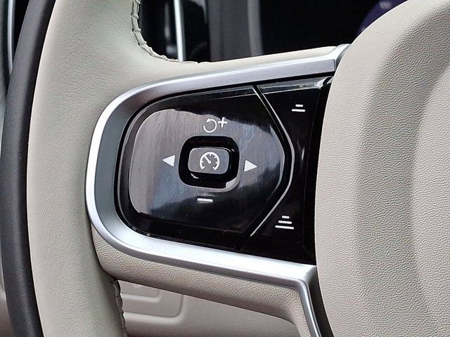 2025 Volvo XC60 Plug-In Hybrid Plus