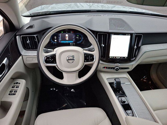 2025 Volvo XC60 Plug-In Hybrid Plus