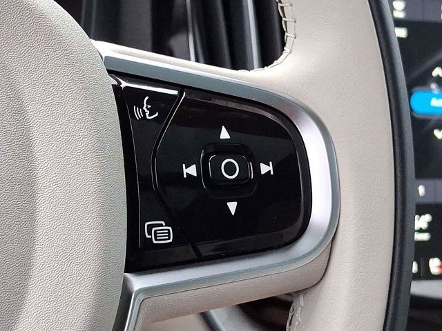 2025 Volvo XC60 Plug-In Hybrid Plus