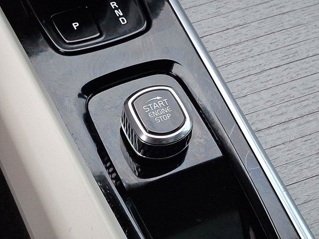 2025 Volvo XC60 Plug-In Hybrid Plus